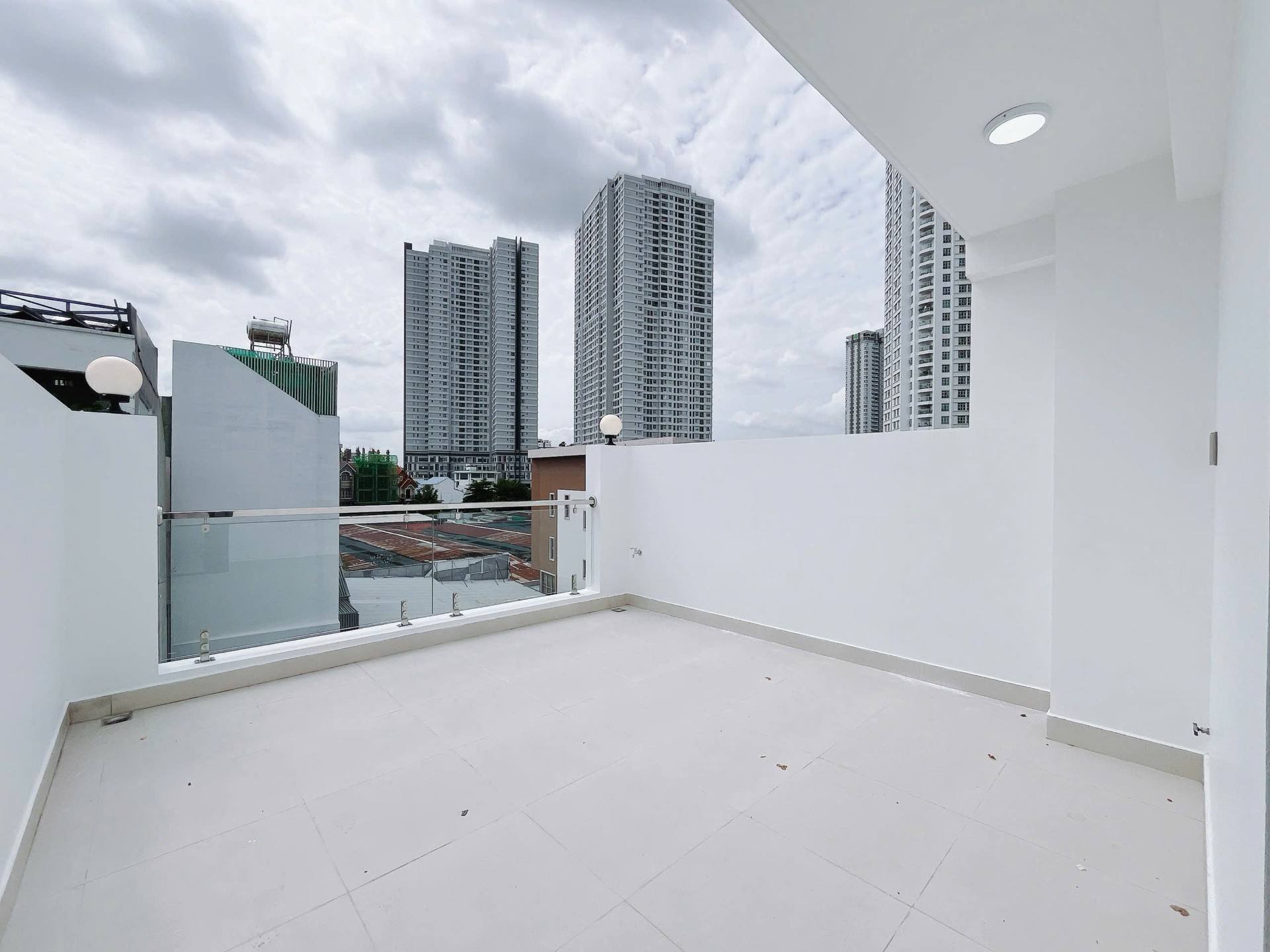  KHÔNG GIAN SỐNG ĐẲNG CẤP – NHÀ MỚI TINH – CHỈ VIỆC XÁCH VALI VÀO Ở 