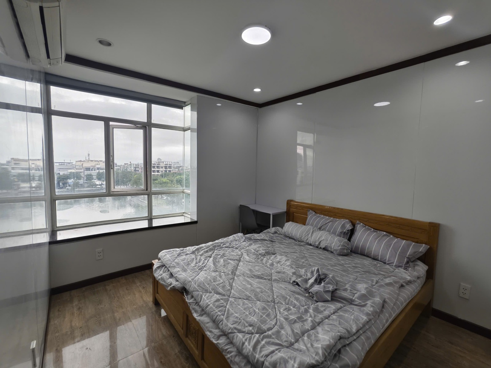  Bán căn hộ Hoàng Anh Gia Lai Hàm Nghi 94m2 tầng 4 view hồ giá 3.65 tỷ 