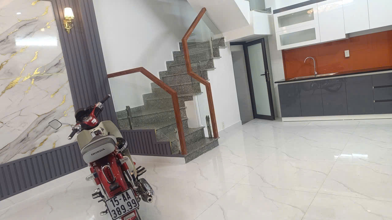  NHÀ LÔ GÓC 4 TẦNG – VỊ TRÍ ĐẸP HẢI AN
 Sau nhà mặt đường Lũng Đông – thông thẳng ra Bùi Viện – Lê Hồng Phong, giao thông cực kỳ thuận tiện 