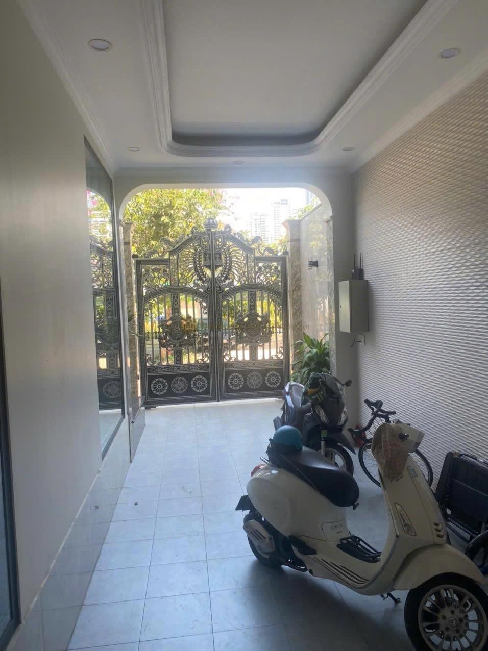  Bán Nhà Quận 2 Ngang 7m ,có thang máy và gara ô tô tại An Phú Quận 2 