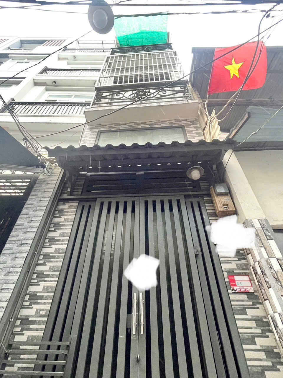  BÁN NHÀ SÁT MẶT TIỀN HOÀNG DIỆU ĐỐI DIỆN Q1
4 TẦNG HƠN 2 Đ 