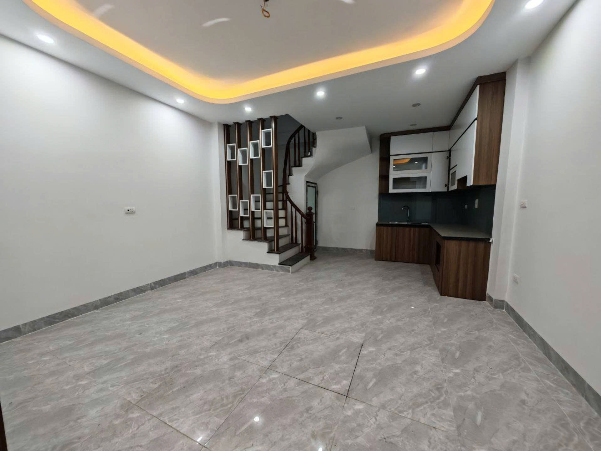  Bán nhà khu Liên Mạc - Diện tích 32m2, 5 tầng, 1 phòng khách, 3 PN - Giá nhỉnh 5 tỷ sổ đỏ chính chủ 