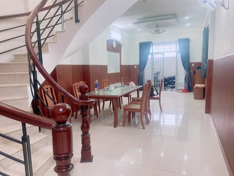  Bán nhà đường số 27, Hiệp Bình Chánh, Thủ Đức, TP HCM. DT 105 m2, 3 tầng. Giá  8.7 tỷ, Sổ Hồng, 0933125879. 