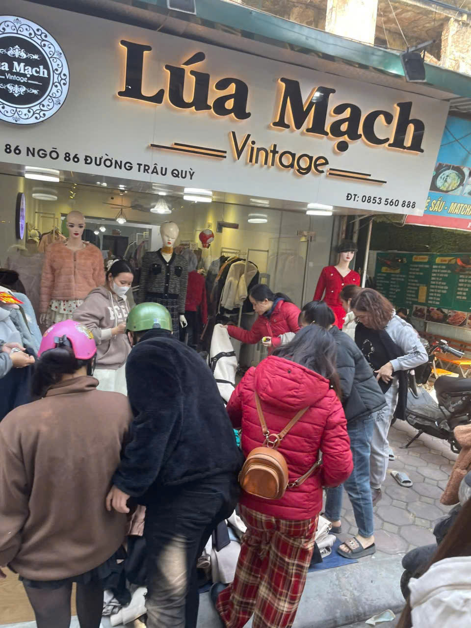  SANG NHƯỢNG SHOP QUẦN ÁO Giá sang nhượng: 200 triệu Số 86 ngõ 86 đường Trâu Quỳ, Gia Lâm, Hà Nội 