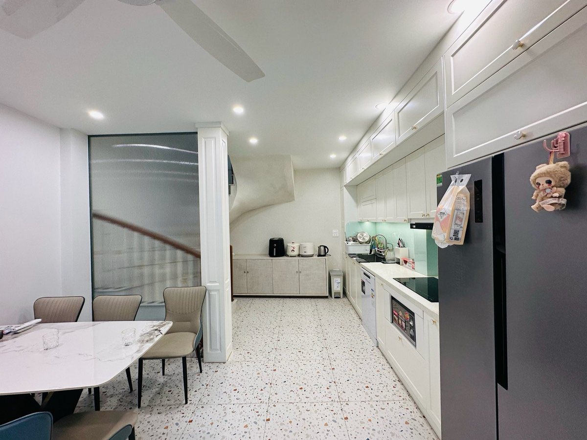  HÀNG XÓM AEON LONG BIÊN SIÊU PHẨM 6 TẦNG NGÕ THÔNG - NHỈNH 8 TỶ, FULL NỘI THẤT 