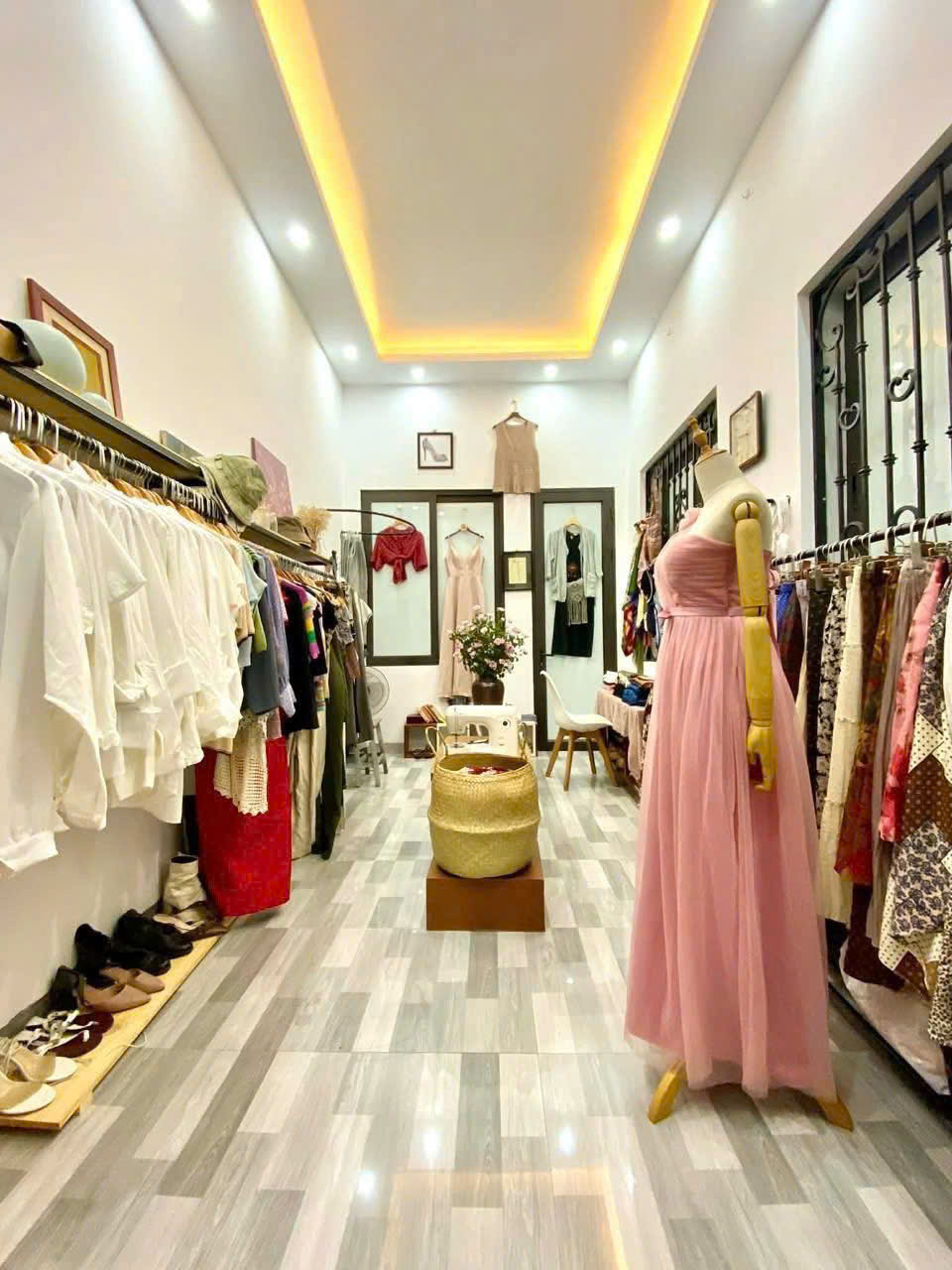  Cho thuê nhà ngõ ô tô tránh Hồng Hà 45m² x 4 tầng 16 triệu KD tốt, vỉa hẻ rộng 