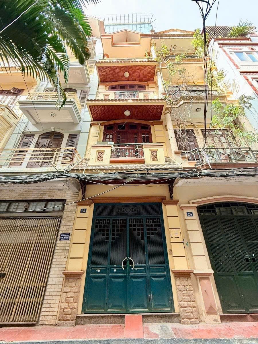  BÁN NHÀ NGÕ 105 LÁNG HẠ, SĐ 65m2, Xây 4 Tầng, MT 4m, Ô tô Đỗ Cửa, Cách phố 50m. Giá 19 Tỷ 