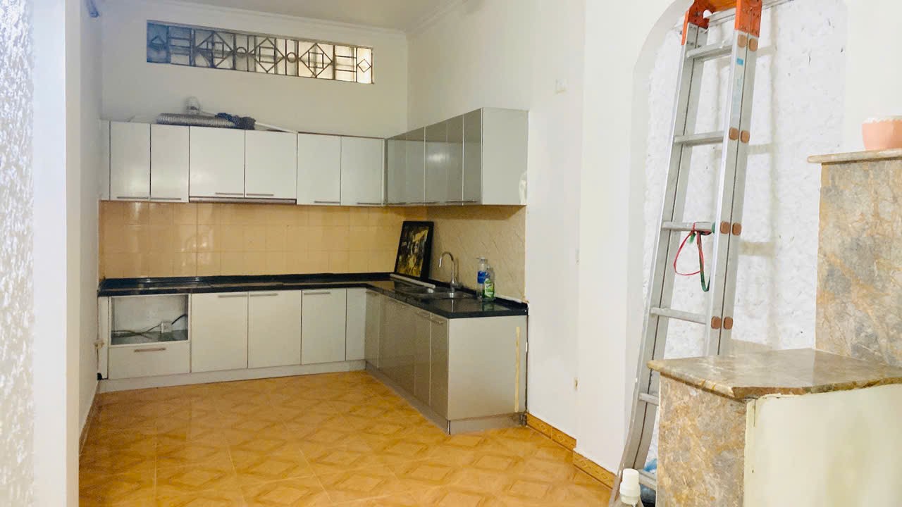  NHÀ ĐẸP– GIÁ TỐT  –CHÍNH CHỦ CẦN BÁN NHANH nhà 4 tầng kiên cố vị trí tại ngõ 300 Nguyễn Xiển, tp HN 