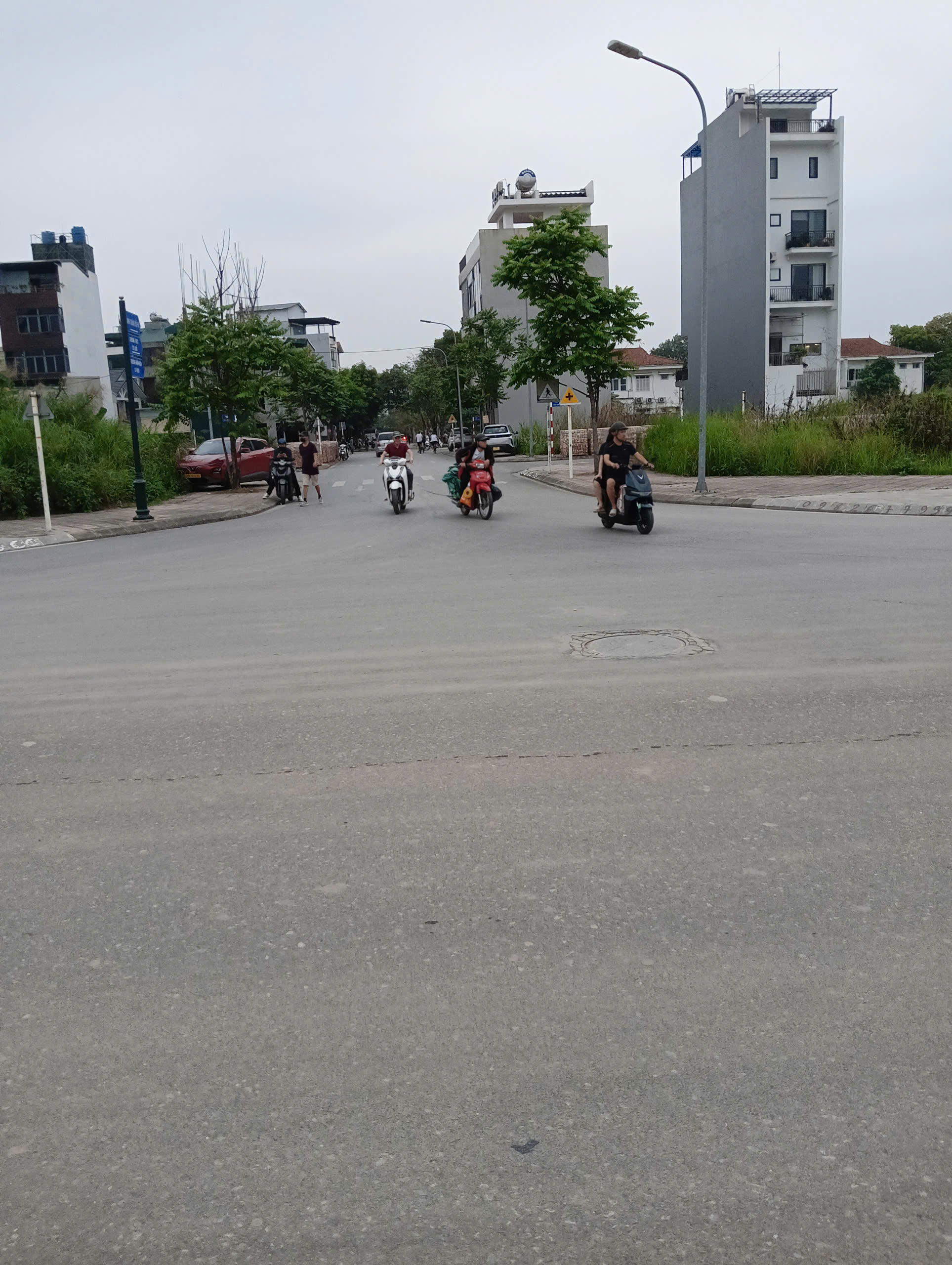  BÁN NHÀ MẶT ĐƯỜNG CỰ KHỐI HOA ĐỘNG – LONG BIÊN – VỊ TRÍ ĐẮC ĐỊA . 