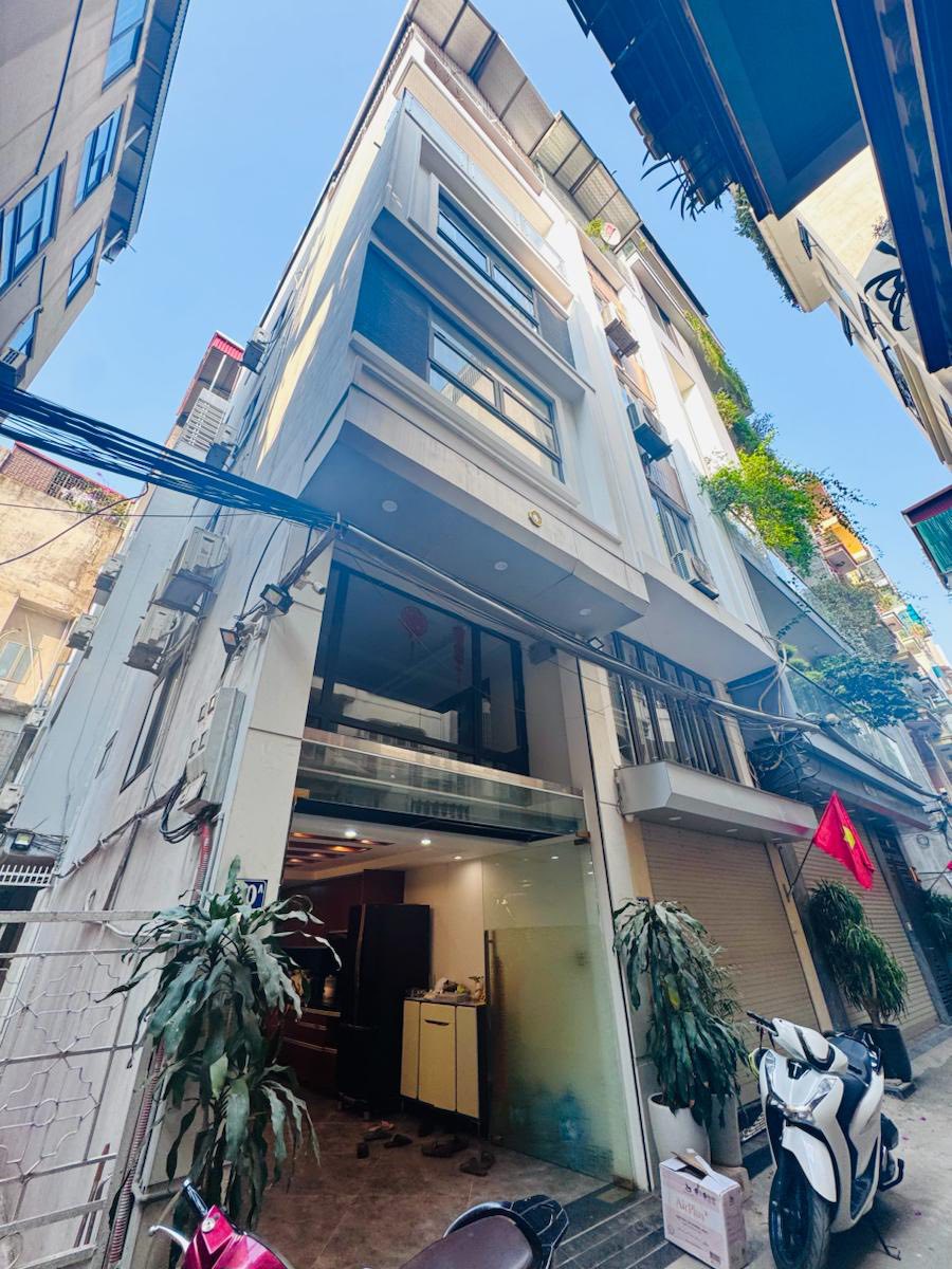  Bán nhà 6 tầng phố Tôn Đức Thắng, Đống Đa, ô tô vào nhà, dân xây, 40m, nhình 16 tỷ 