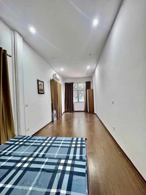  Cho thuê nhà tầng 2 Địa chỉ: Số 35, mặt ngõ Trung Tả, Phố Khâm Thiên, Phường Thổ Quan 