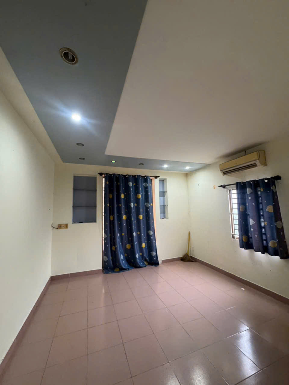  Nhà hẻm ô tô thông Gò Dầu, gần chợ Tân Hương 5.2 x 14m, 2 Tầng, 3Pn nhỉnh 6 Tỷ. 