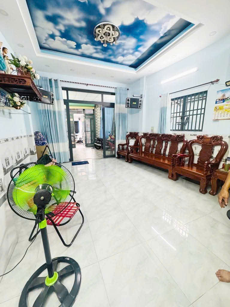  Nhà hẻm xe hơi gần chợ Tân Hương, 5x17m, 3 Tầng bê tông cốt thép chắc chắc, chỉ nhỉnh 6 Tỷ thôi. 