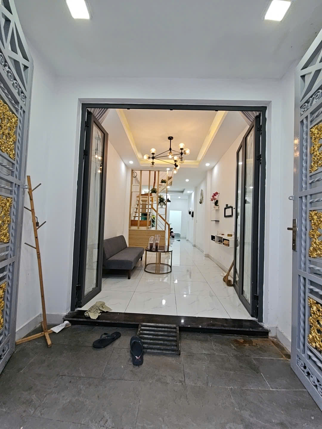  SÁT MẶT TIỀN KHÁNH HỘI ĐÚC BÊ TÔNG 

DIỆN TÍCH ĐẤT 41 M2 CÓ HƠN 4 TÊ 