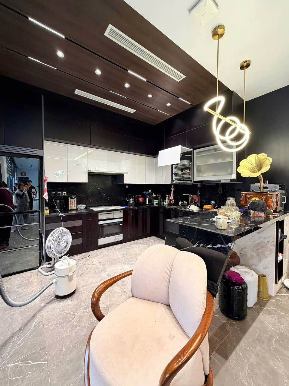  CHO THUÊ BIỆT THỰ CAO CẤP – BỂ BƠI TRONG NHÀ – THANG MÁY – FULL SMART HOME TẠI AN TRỰC, HẢI PHÒNG. 