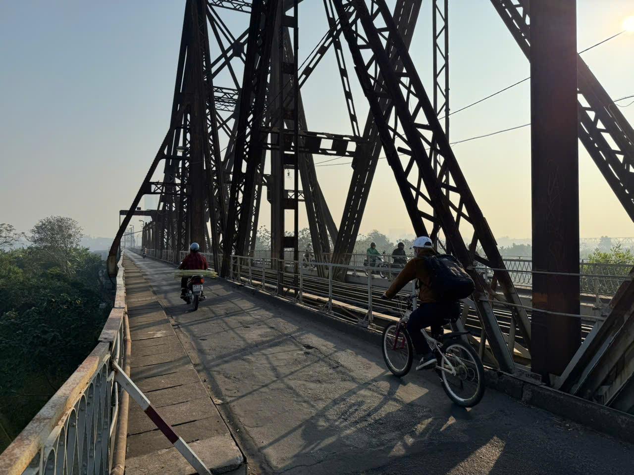  Anh trai tôi cần bán Căn Lô góc, 3 tầng, 2 mặt thoáng tại Bồ Đề, Long Biên, DT: 60.3m2, MT 5.2m, ô tô cách 50m. Nhà xây KCBT cực kỳ chắc chắn 