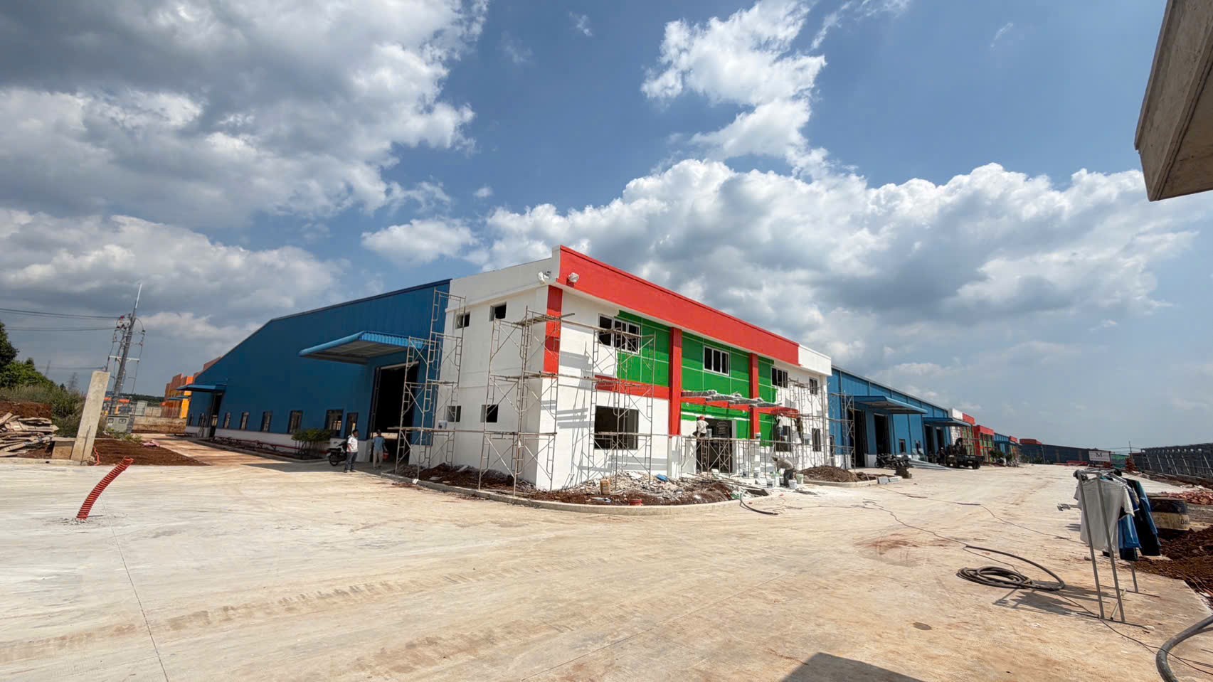  XT025 cho thuê nhà xưởng sản xuất, với thiết kế hiện đại, trống xưởng sẵn sàng bàn giao 