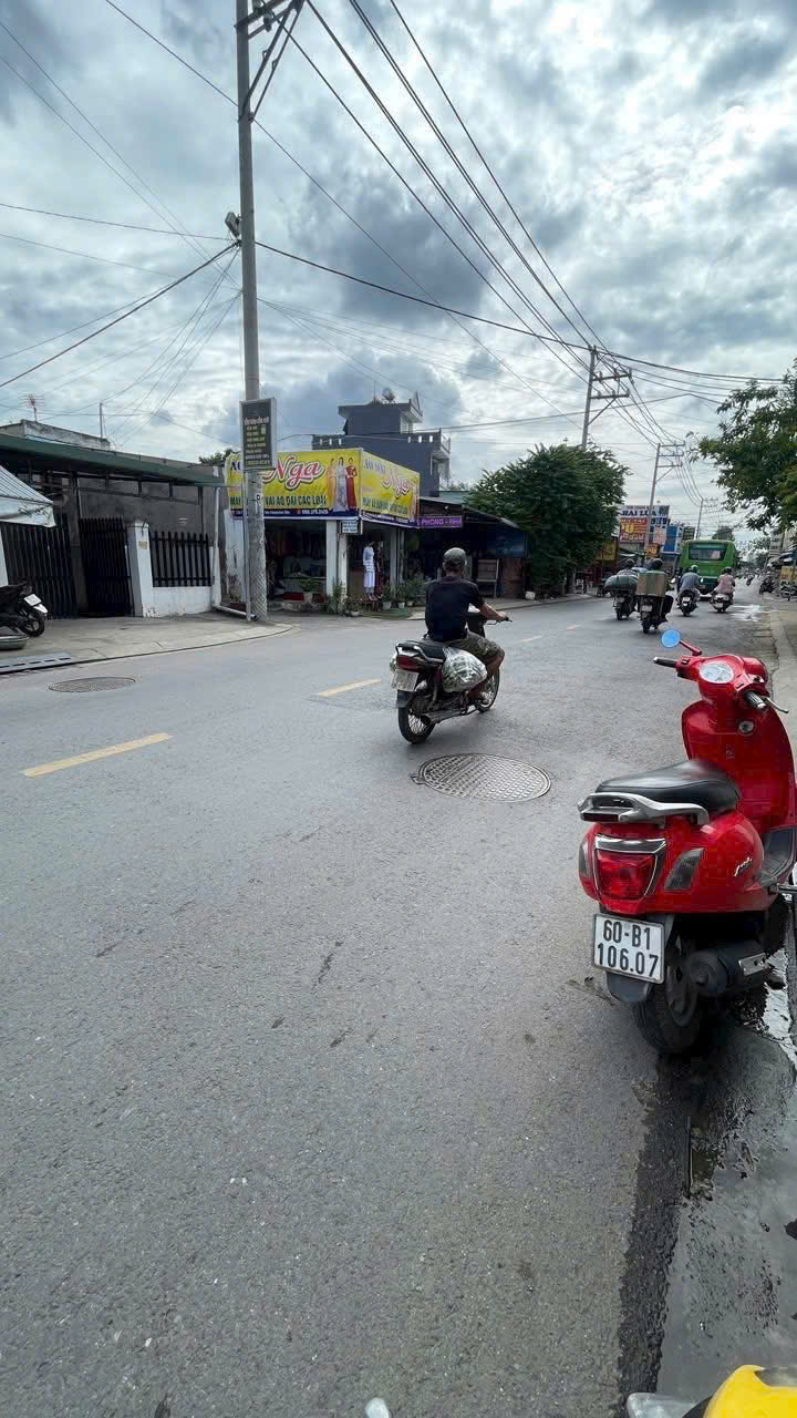  Bán nhà mặt tiền 5,7x45m giá 14,9 tỷ Đường Đặng Thúc Vịnh 