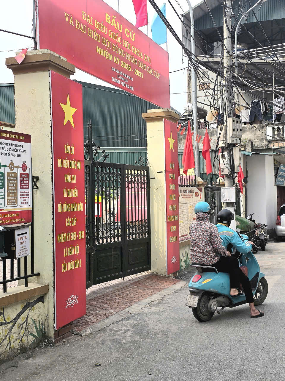  CC CẦN BÁN NHANH LÔ ĐẤT 42M ĐỨC THƯỢNG , HOÀI ĐỨC ,HÀ NỘI .ĐỂ LÀM NHÀ CHO CON CƯỚI VỢ,NÊN BÁN GIÁ THỊ TRƯỜNG,
NGÕ THÔNG TỨ TUNG .
LH;0964982442, 