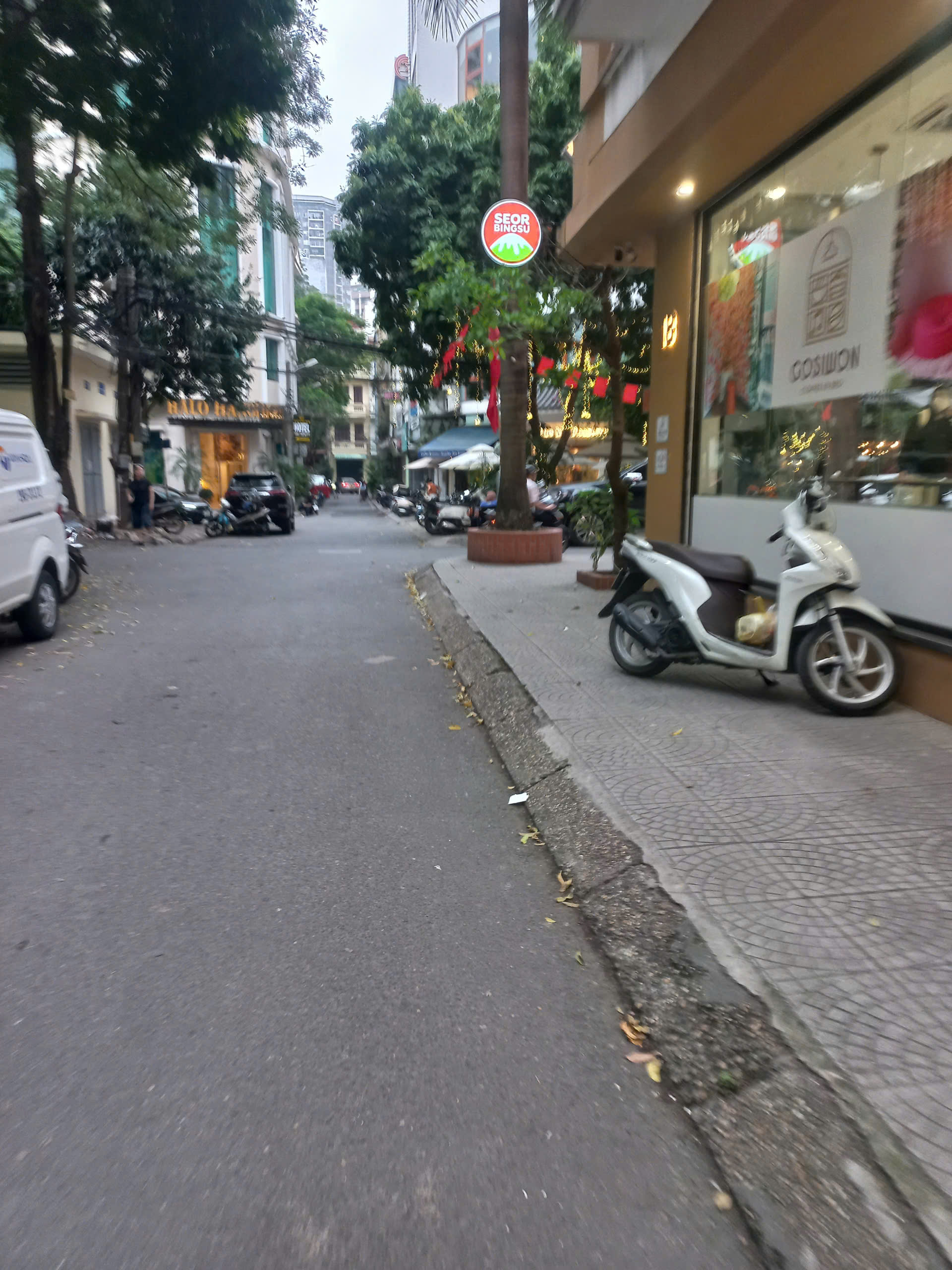  Bán nhà phân lô Phố Quan Nhân đường ô tô giá 17,5 tỷ 