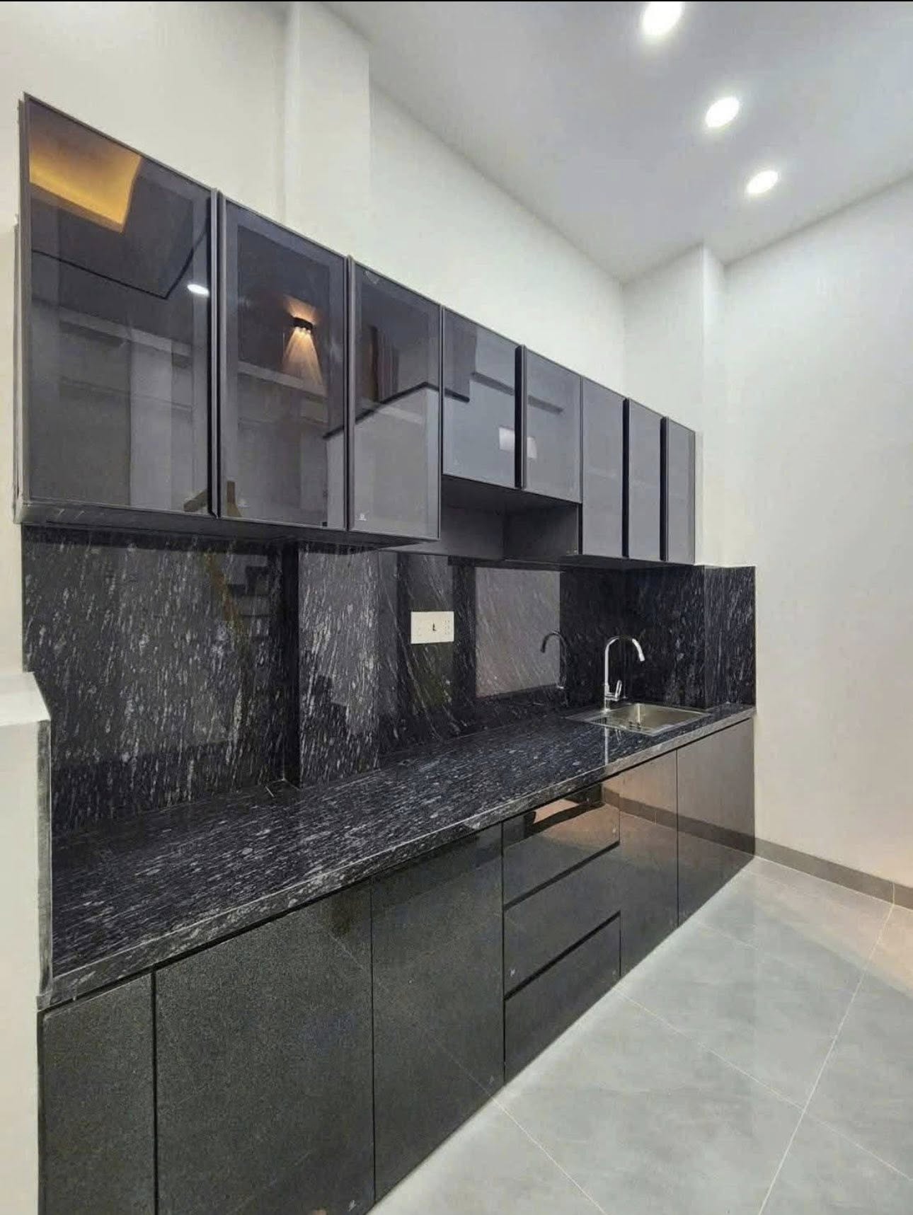  NHÀ HẺM XE TẢI- Chỉ 6 TY 500 TL-Âu Dương Lân P3 Q8 