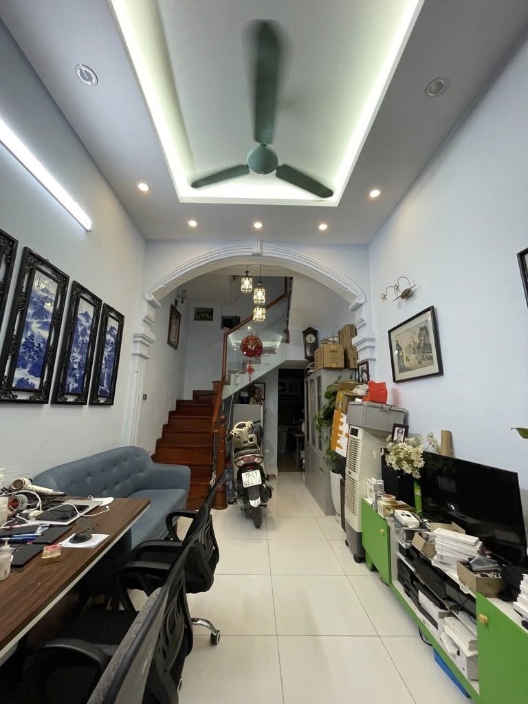  Bán nhà phố Văn Cao, Ba Đình, gần ô tô, khu vực dân trí cao, yên tĩnh, 32m, 5 tầng, 8 tỷ 