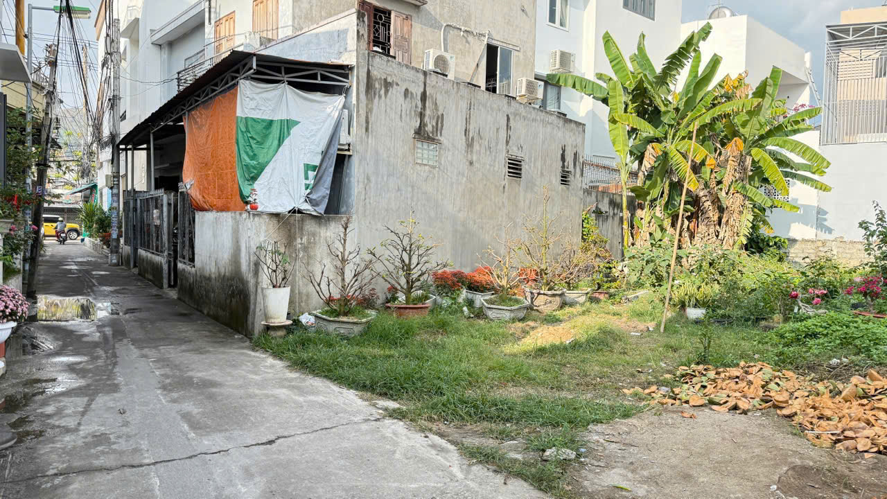  LÔ ĐẤT NỞ HẬU CHỈ SAU 1 CĂN NHÀ NGAY SÁT CHỢ VĨNH HẢI, BẮC NHA TRANG. 