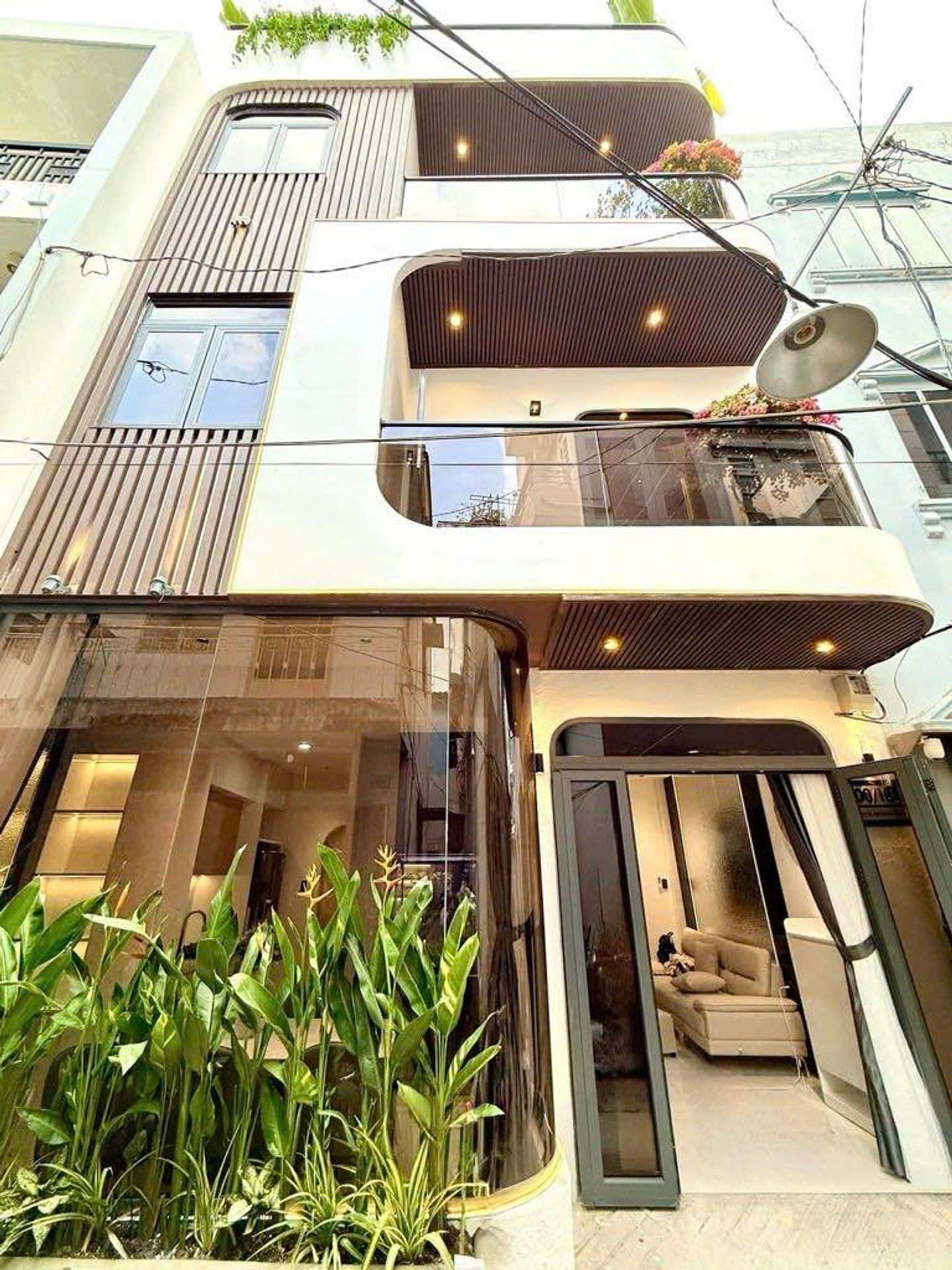  SIÊU PHẨM THÍCH QUẢNG ĐỨC - PHÚ NHUẬN- HXH ĐỒ CỬA - 4 TẦNG LÂU - FULL NỘI THẤT SANG TRỌNG - 40m2   NGANG KHỦNG 6m NỠ HẬU 6.3M - CHỈ 7.x TỶ NHỎ XÍU 