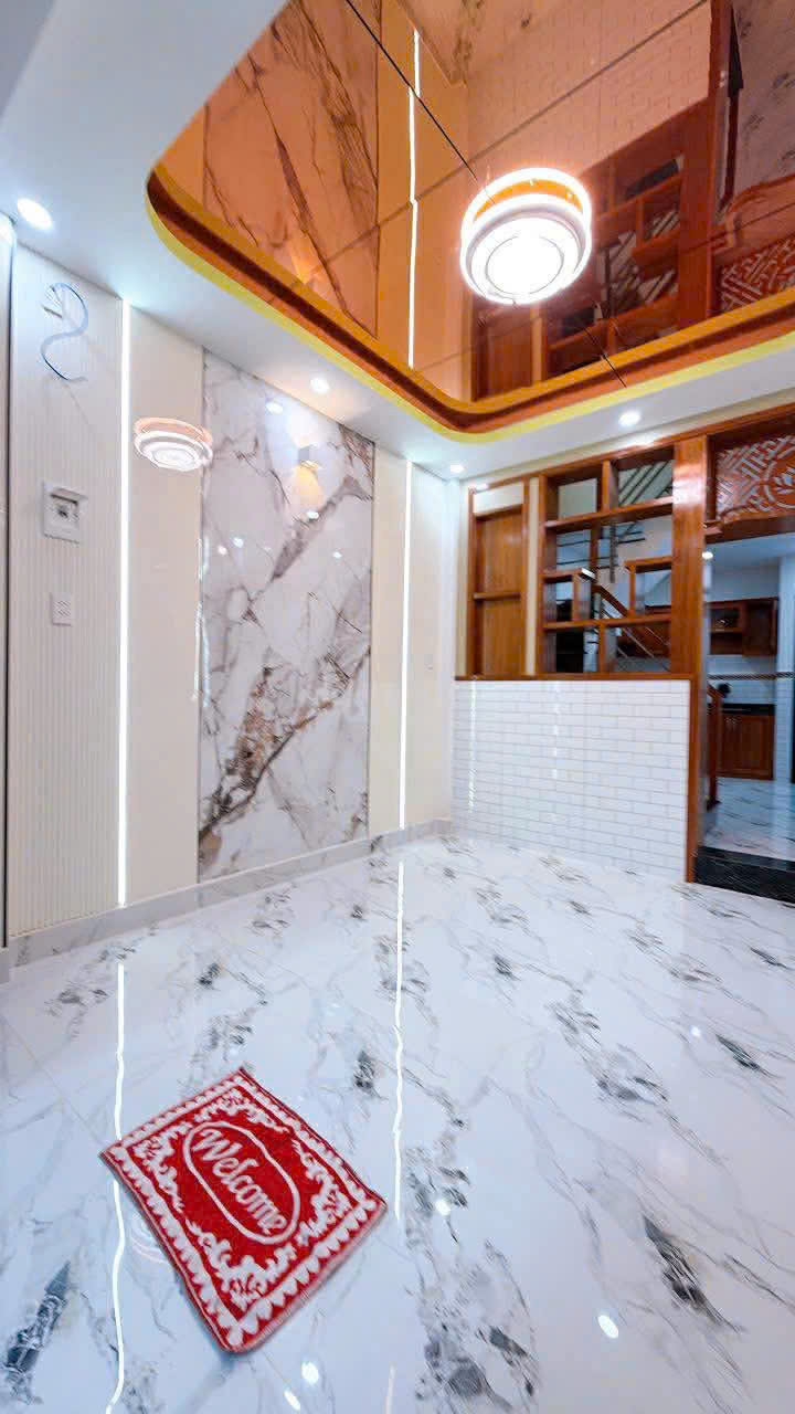  Bán nhà sát mặt tiền 60 m2 
Đúc 3 tấm có 3 đ trung tâm Q4 