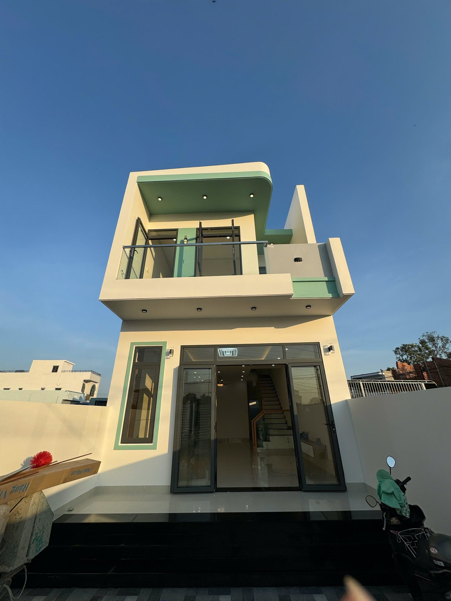  Bán nhà xây mới kiên cố 1 trệt 1 lầu, phong cách hiện đại, nhà mới 100% dọn vào ở ngay 