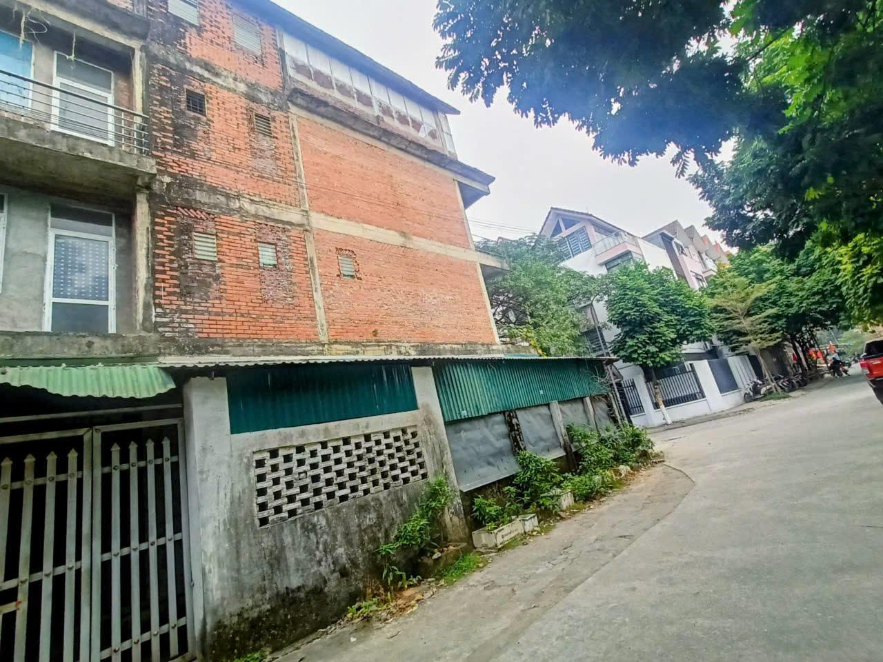  Chính chủ cần bán căn biệt thự liền kề Lô góc thoáng Khoang Phùng, đường nội khu rộng, vỉa hè thoáng, ô tô dừng đỗ thuận tiện, phù hợp khách hàng cần nhà để ở, làm văn phòng, kinh doanh hoặc đầu tư lâu dài.

Vị trí có lợi thế lớn về giao thông khi nằm g 