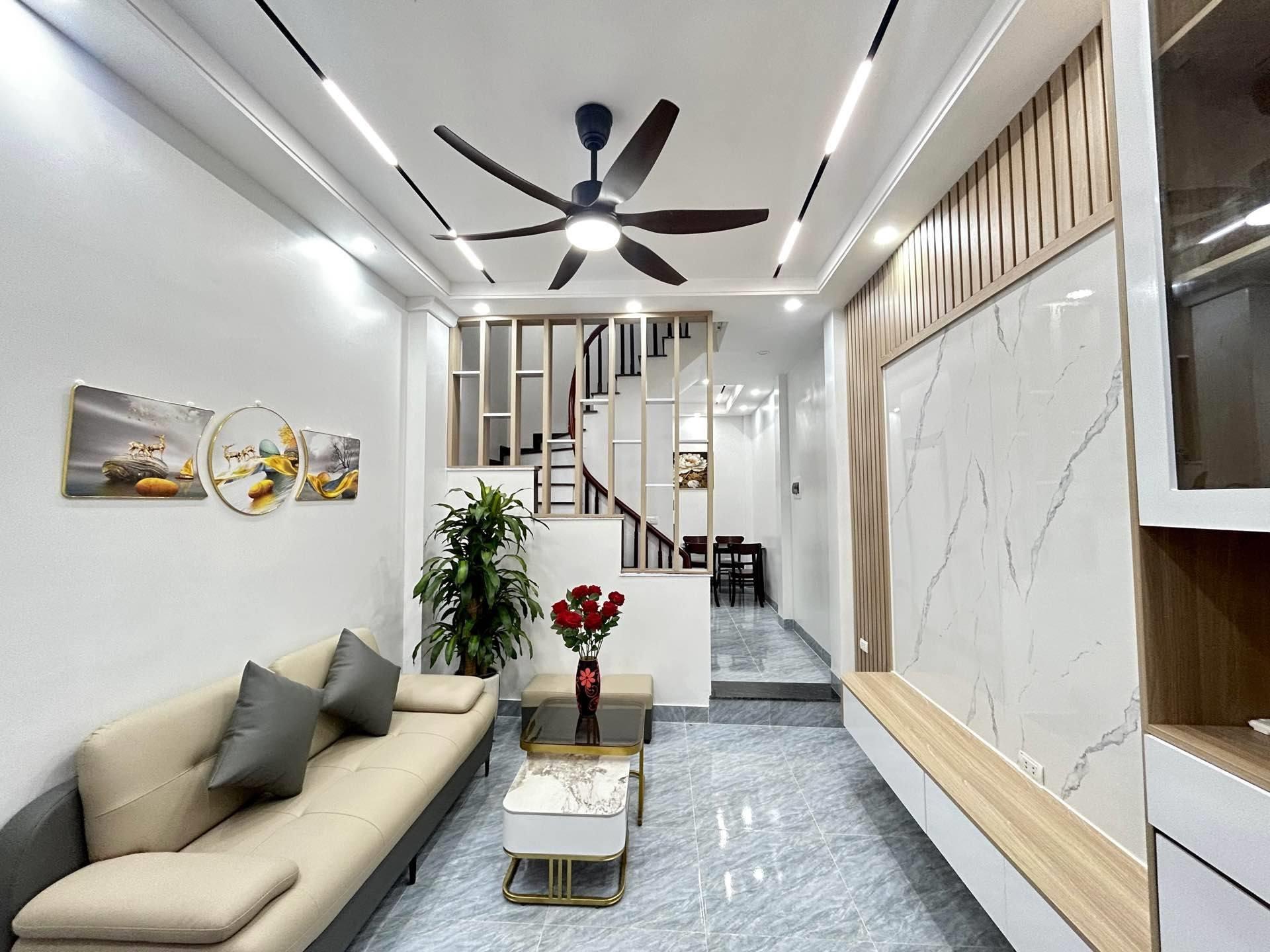  NHÀ ĐẸP LÔ GÓC THẠCH BÀN - SÁT AEON MALL - 4 TẦNG Ở NGAY - CHỈ 5.65 TỶ 