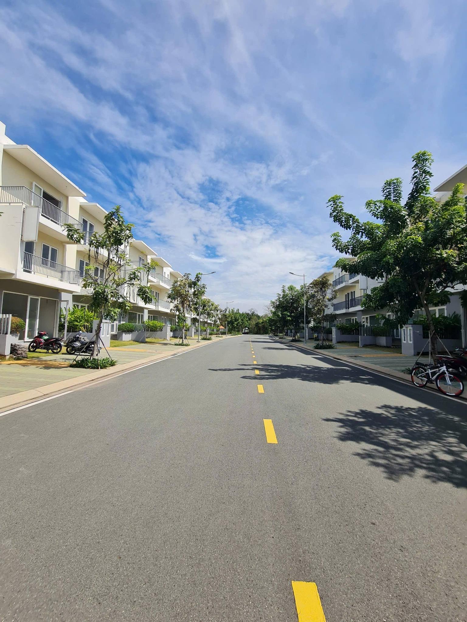  Bán căn nhà liền kề KDC Dragon Village, Phú Long, phường Phú Hữu, Q9, DT 90m2, xây 3 tầng, giá bán 8 tỷ TL 