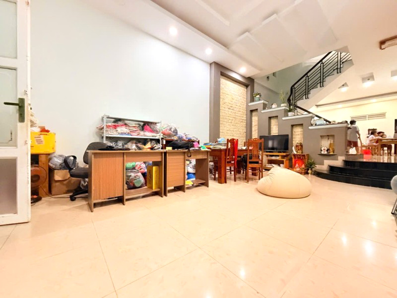  Hiếm Bán Gấp Nhà 91m² Ngang 5m Thủ Đức – 3 Tầng – HXH – 91m2  Chỉ 6.4 Tỷ 