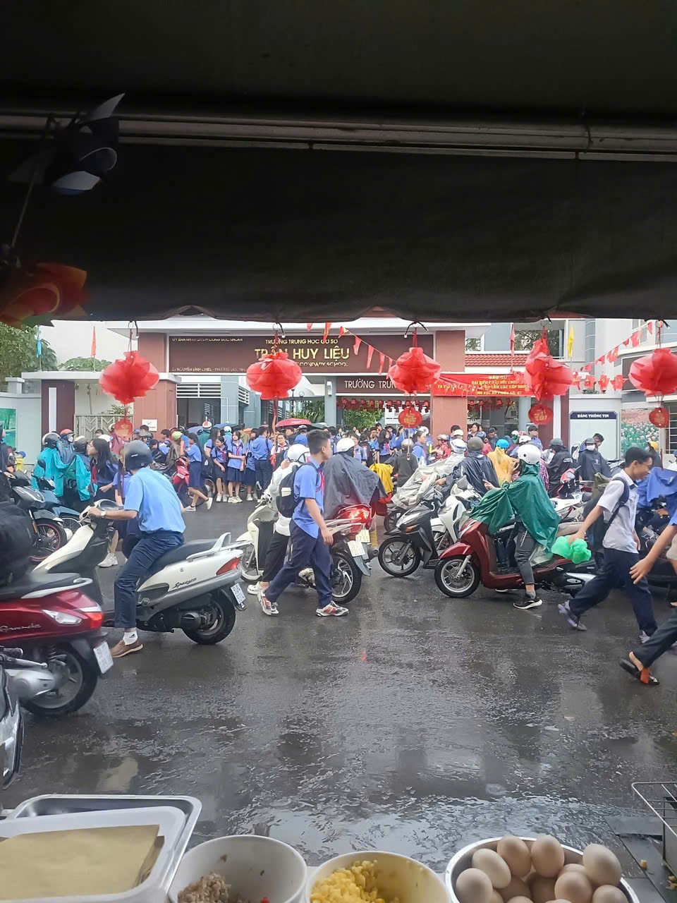  SANG NHƯỢNG QUÁN CHÁO, MÌ, NUI XÀO NGAY CỔNG TRƯỜNG ĐẠI HỌC - QUẬN PHÚ NHUẬN, HCM 