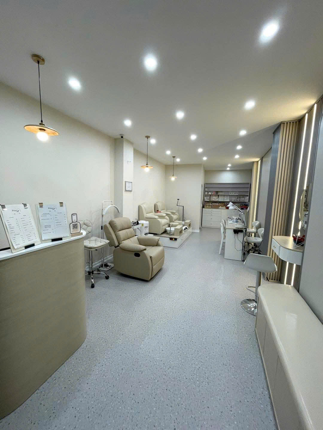  Sang nhượng tiệm nail, mi mặt phố Hàng Chuối, P. Phạm Đình Hổ, Q.Hai Bà Trưng, Hà Nội 