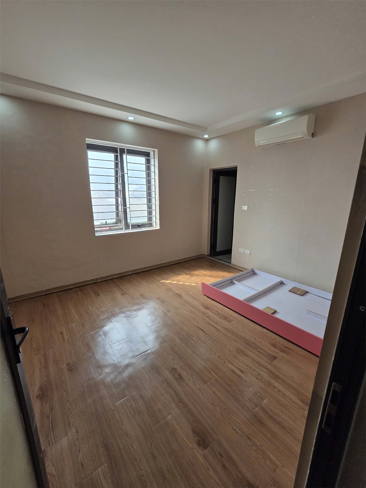  HÓT HÓT NHÀ ĐẸP – GIÁ TỐT CẦN BÁN GẤP CĂN HỘ Tại Phường Giang Biên, Long Biên, Hà Nội 