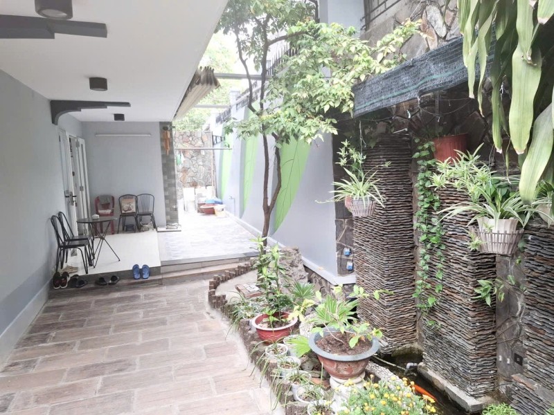  Bán biệt thự sân vườn đường só 38, Phường Hiệp Bình Chánh, Thủ Đức, TP HCM DT 170m2, 3 tầng. Giá 15.8 tỷ,  SH, 0933125879 