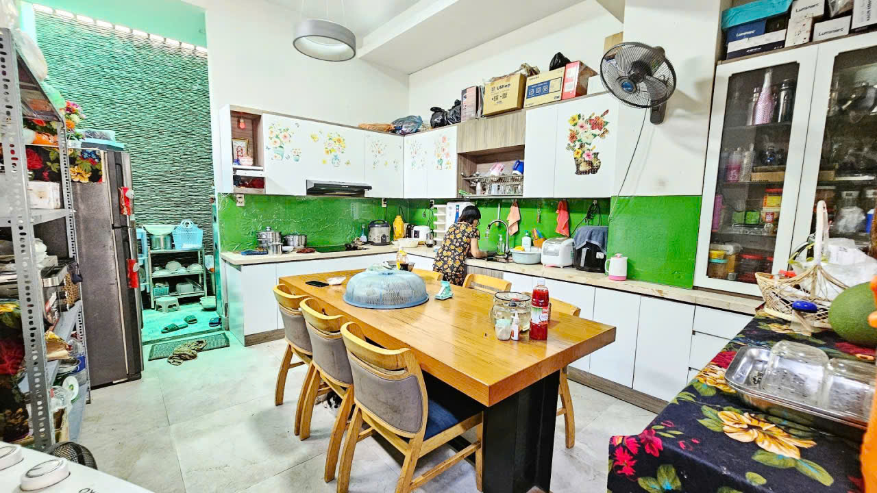  Nhà mặt tiền Tây Sơn ngay chợ Tân Hương, 4 x19m, 5 Tầng BTCT, 5 PN, chỉ 9.8 Tỷ. 