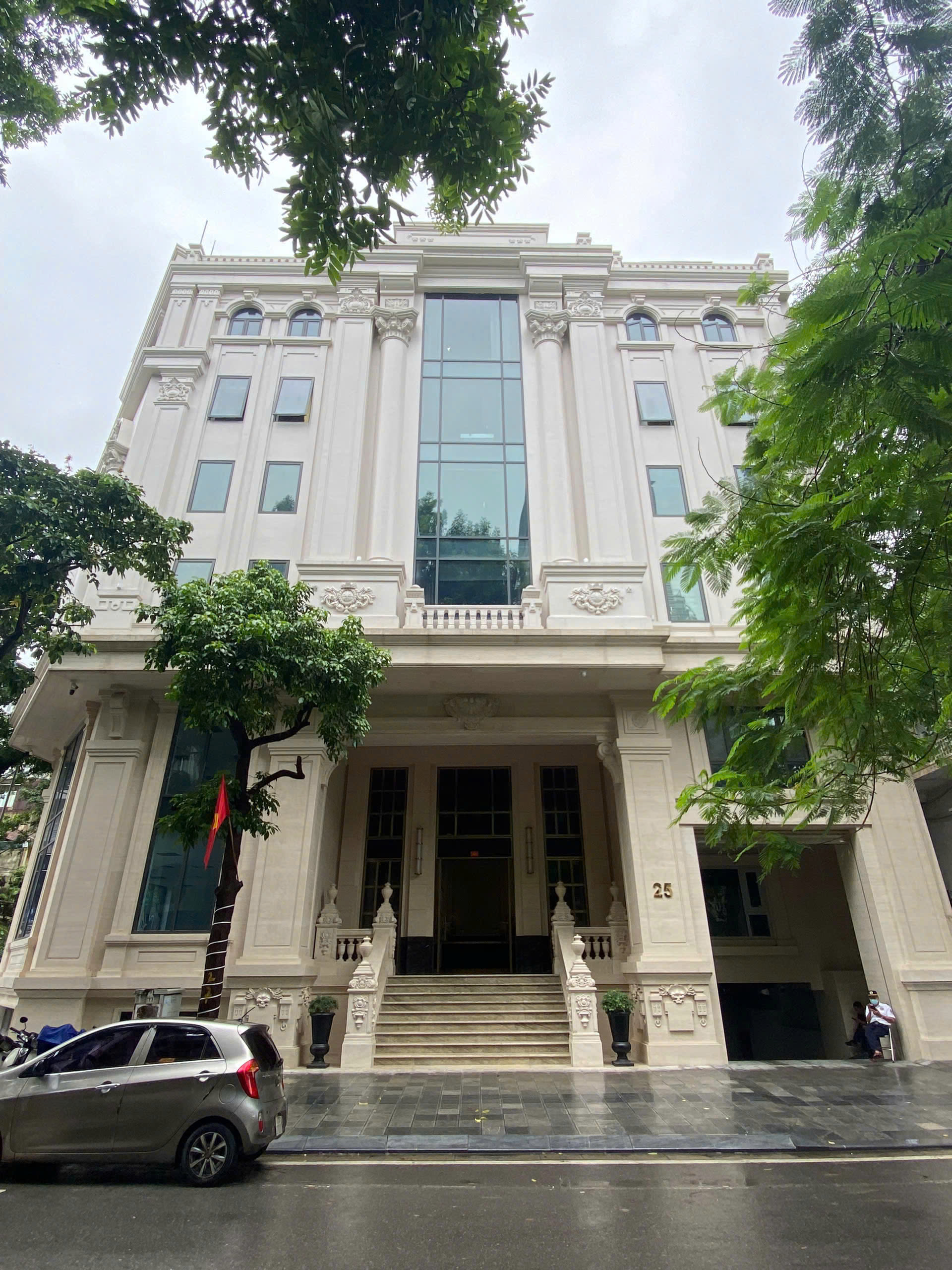  Toà nhà Văn Phòng có sẵn nội thất văn phòng cao cấp tại 25 Tô Hiến Thành, Hà Nội S sàn=500m2 cho thuê 