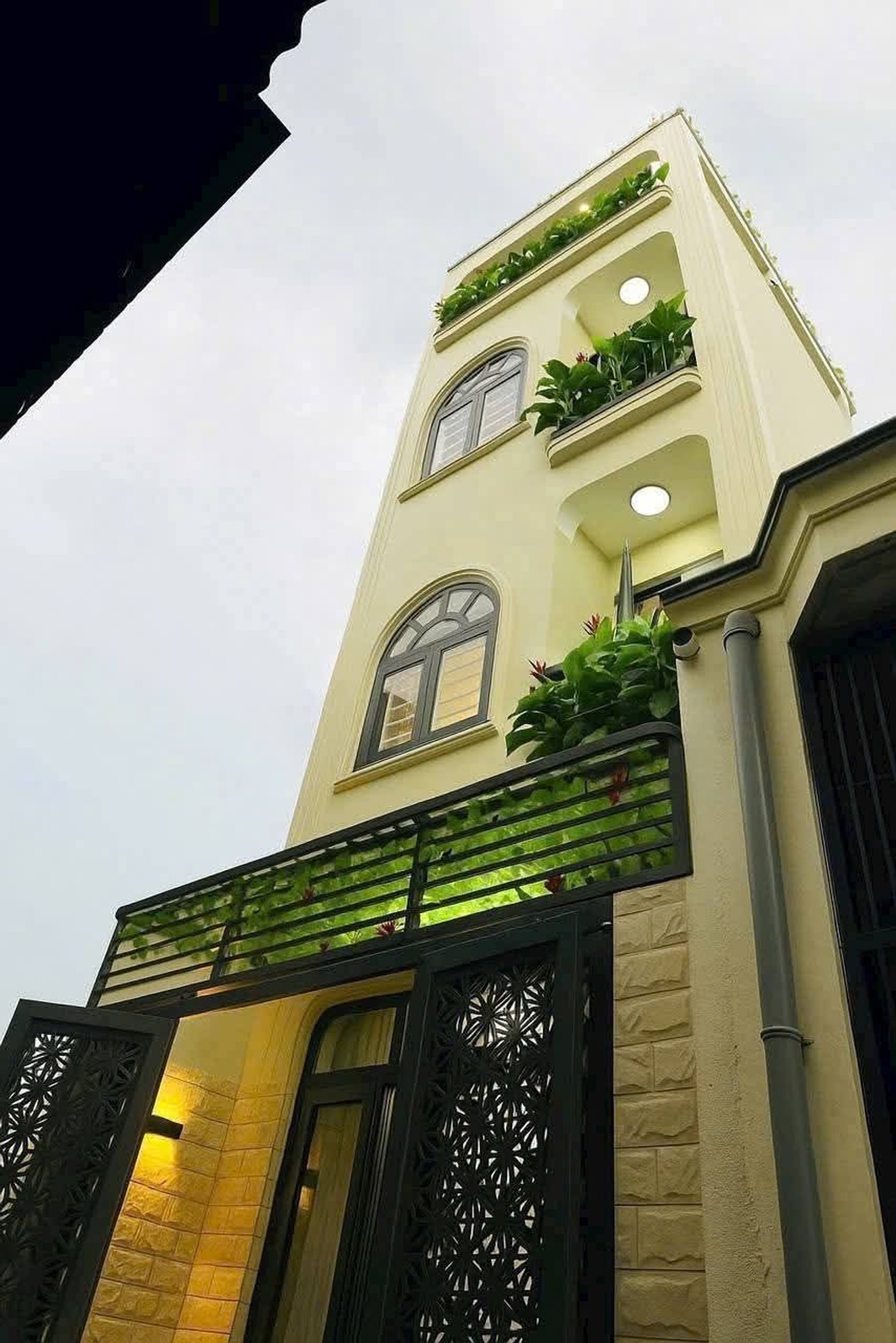  ĐẸP - 3 TẦNG - ???? TẬN CỬA - 40M2 - SẴN NỘI THẤT XỊN - SỔ VUÔNG A4 - CHỈ 5.x TỶ - KHU NÀY KHÔNG CÓ CĂN THỨ 2 