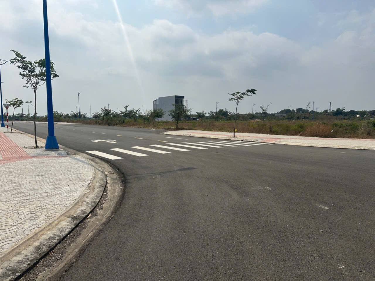  LÔ GÓC TÁI ĐỊNH CƯ HÒA LONG – VỊ TRÍ ĐẸP, GIÁ TỐT 