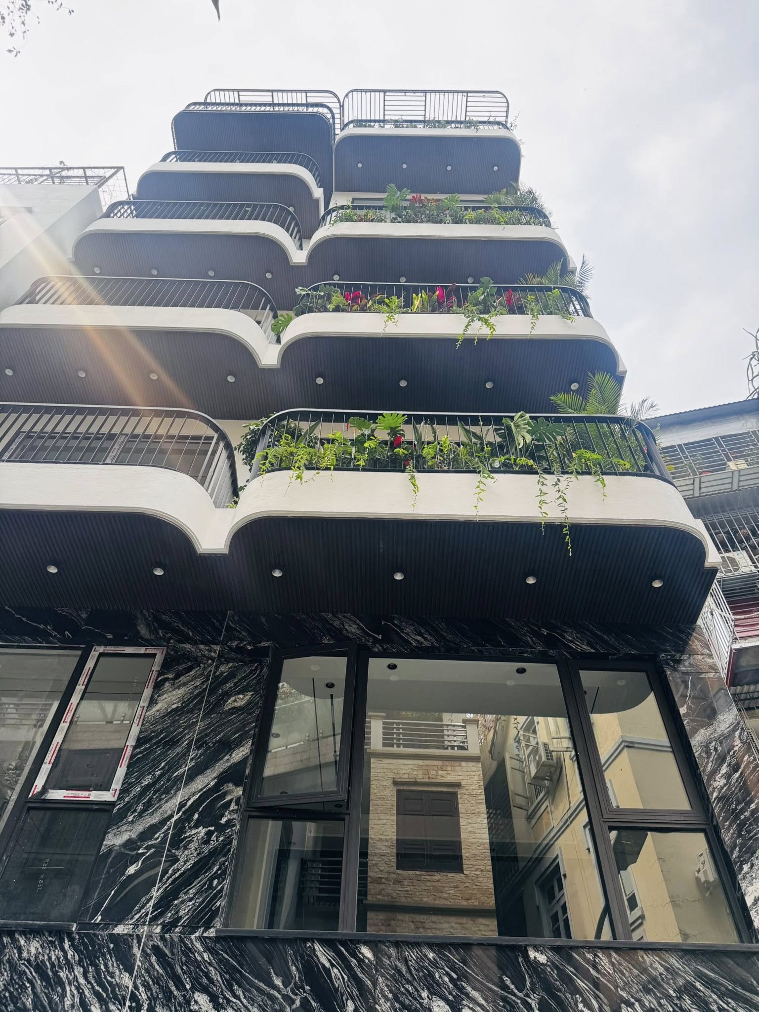  DUPLEX NGUYỄN VĂN CỪ LONG BIÊN 7T, 70M2, GARA 2 Ô TÔ, KINH DOANH - NHỈNH 23 TỶ 