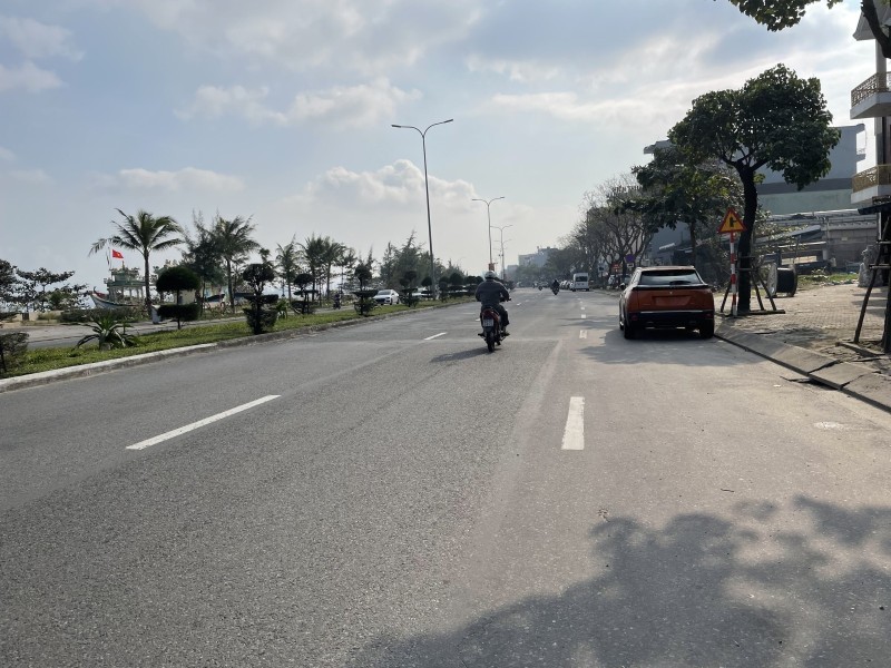  Bán mặt tiền Nguyễn Tất Thành 125m2 vị trí ven biển Thanh Khê giá 17.2 tỷ 