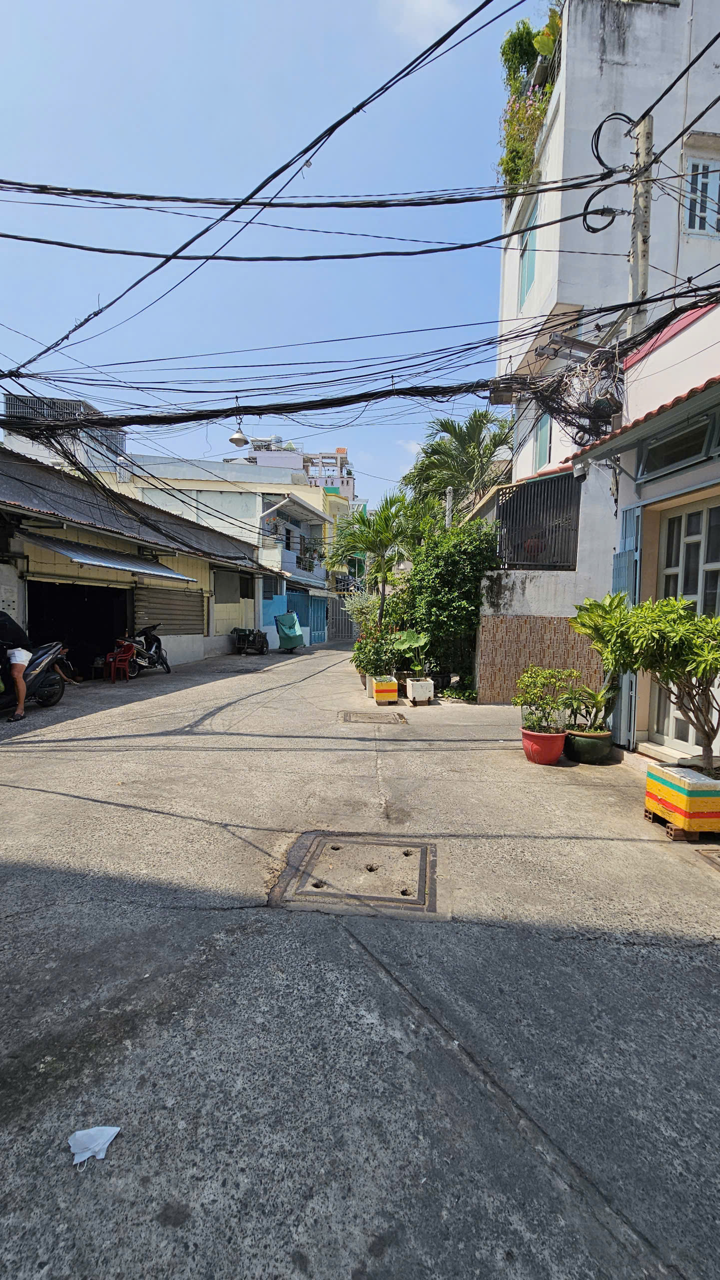  bán nhà trung tâm Q4 
hẻm thông 1 trục NGANG 5M 
Ngang 6 dài 4 - 4 TẤM CÓ 4 Đ 