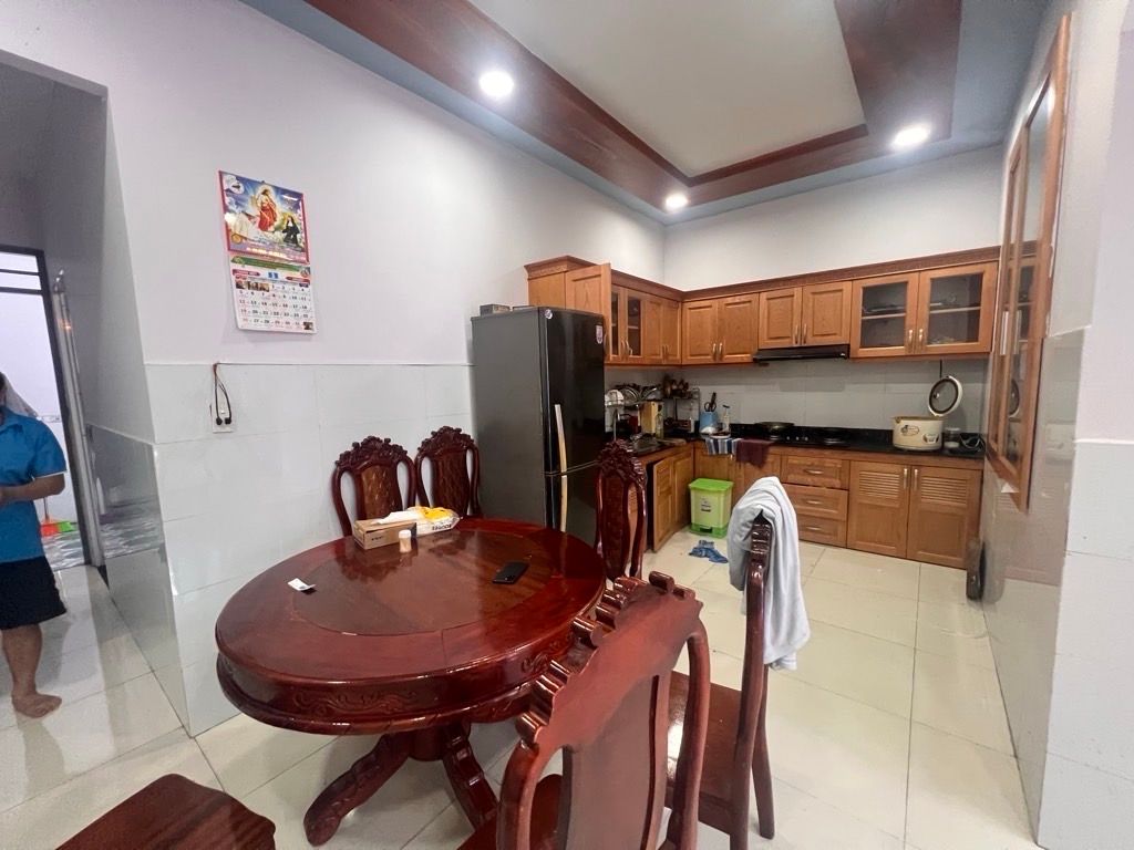  NHÀ HẺM OTÔ NGAY CHỢ GẤU TRỊNH THỊ ĐỐI VỚI LÊ VĂN KHƯƠNG  - NGANG KHỦNG 5.7M X17M - DTCN94M2- GIÁ 5 TỶ NHĨNH 