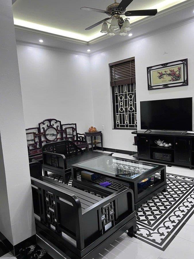  Bán nhà Lạc Long Quân gara  Oto dân xây ở  ngay 60m 16.8 tỷ 