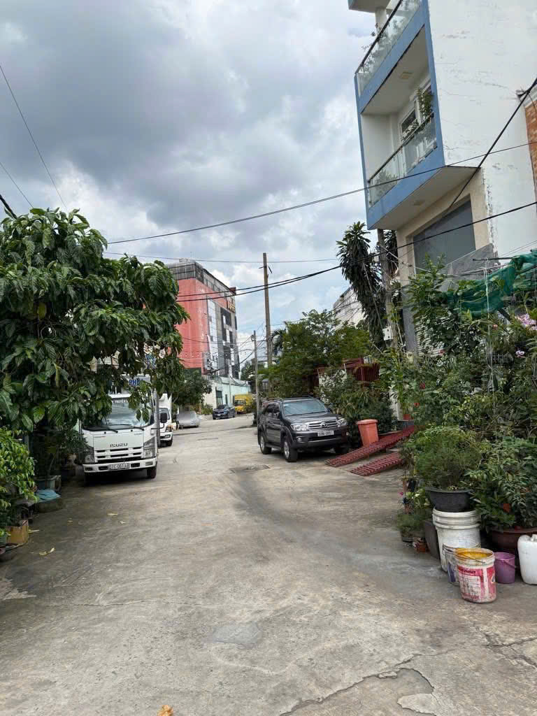  Đường 10m Nhà  Hơn 9tỷ Không Nhầm Nghe - Mà Còn Ko Ngập Nước 
Dt Gần 80m2 