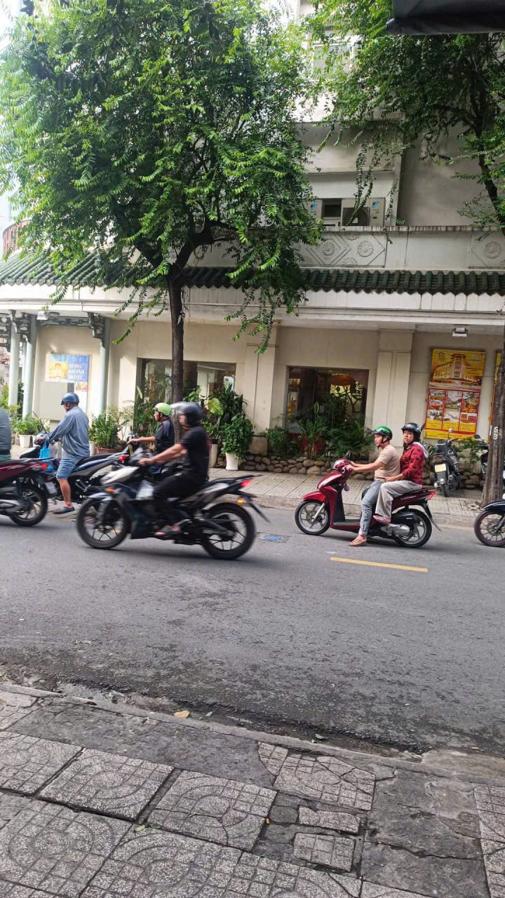  CHO THUÊ NHÀ MẶT TIỀN QUẬN 5 – VỊ TRÍ ĐẸP, KINH DOANH TỐT 