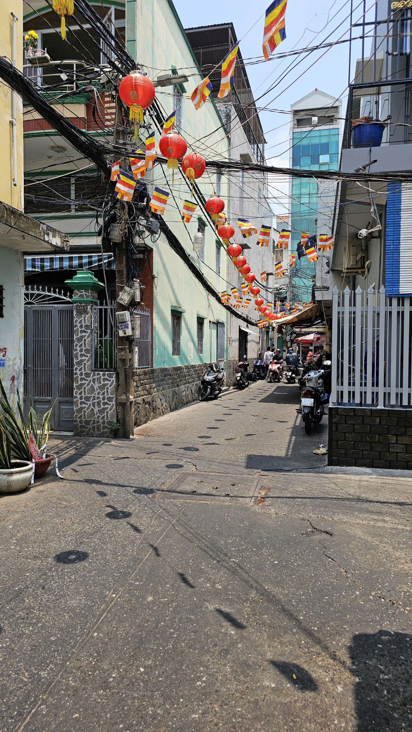  bán nhà trung tâm Q4 

Đối diện Q1 CÓ 4 Đ -DIỆN TÍCH 42 M2 
ĐƯỜNG TRƯỚC NHÀ RÔNG THÔNG NGANG 4.5M 